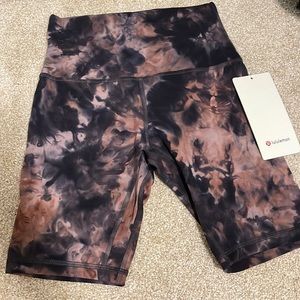 Lululemon HR shorts 8”
